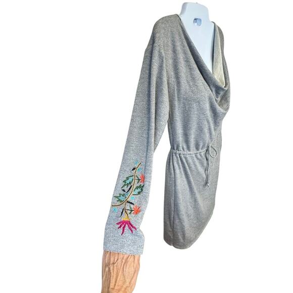 Dolan T-Shirt Anthropolgie Port Maria Gray Floral Embroidered Sweatshirt Dress M - Picture 6 of 12